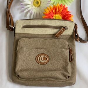 3/$10🙌 Tan Aurielle-Carrylandy Cross-body Purse